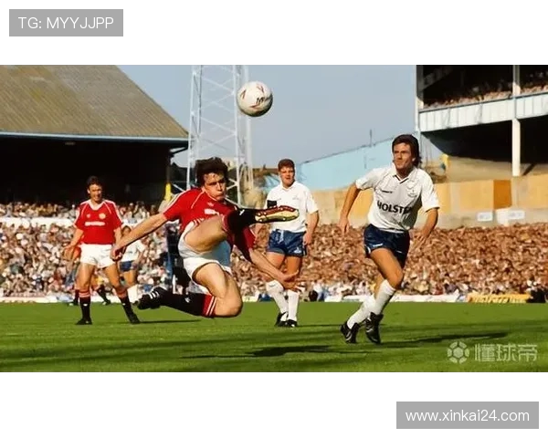 英超球员赛场脱裤子事件引发规则讨论